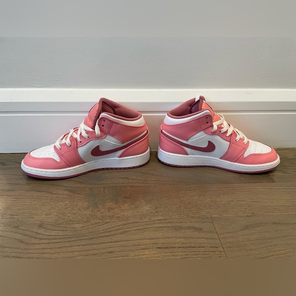 Jordan 1 pink 5Y OBO - Picture 4 of 5
